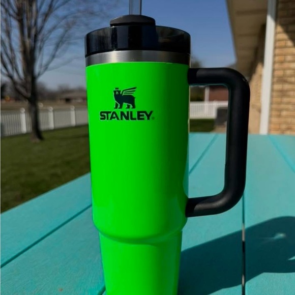 Stanley Bright Green Insulated Travel Mug with Black Handle - Picture 6 of 7